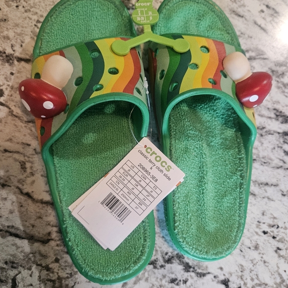 🎄 NWT Crocs size J6 or women's 8 - Picture 5 of 5